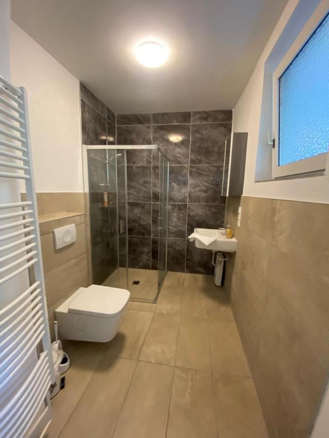 In - Ruhige Lage Mit Bester Anbindung Apartment Neumuenster