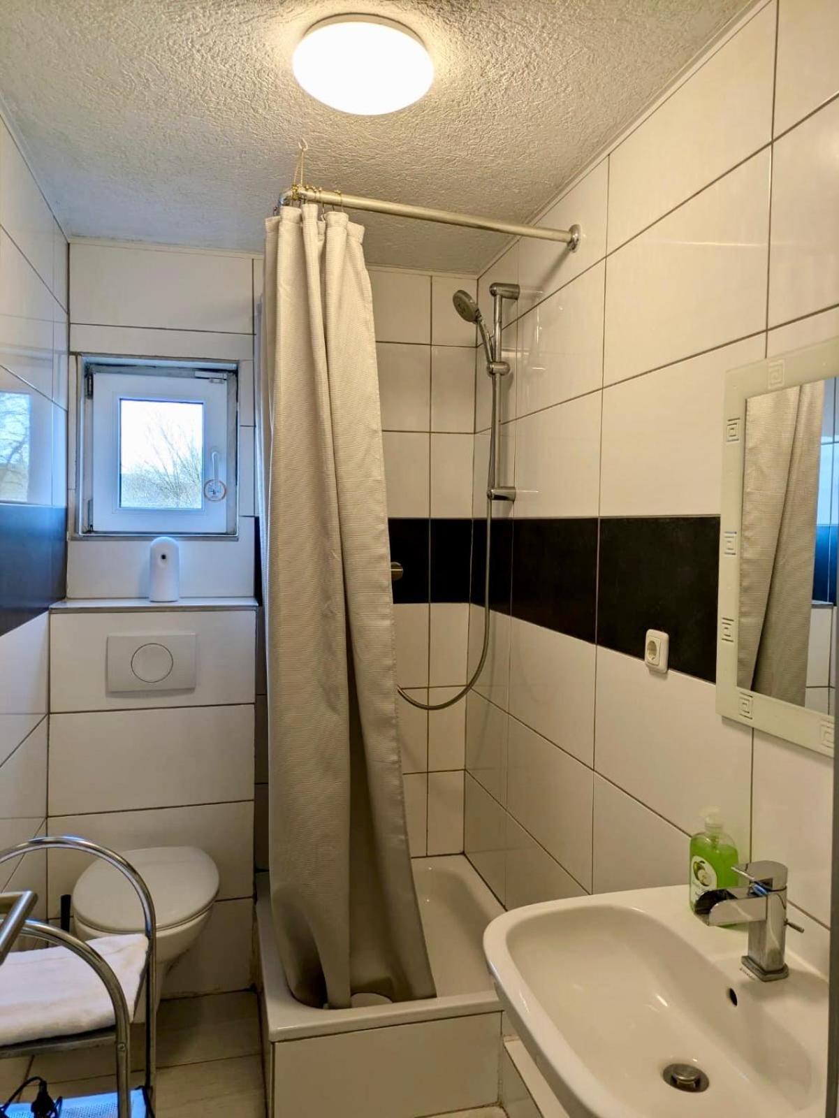 In - Ruhige Lage Mit Bester Anbindung Apartment Neumuenster