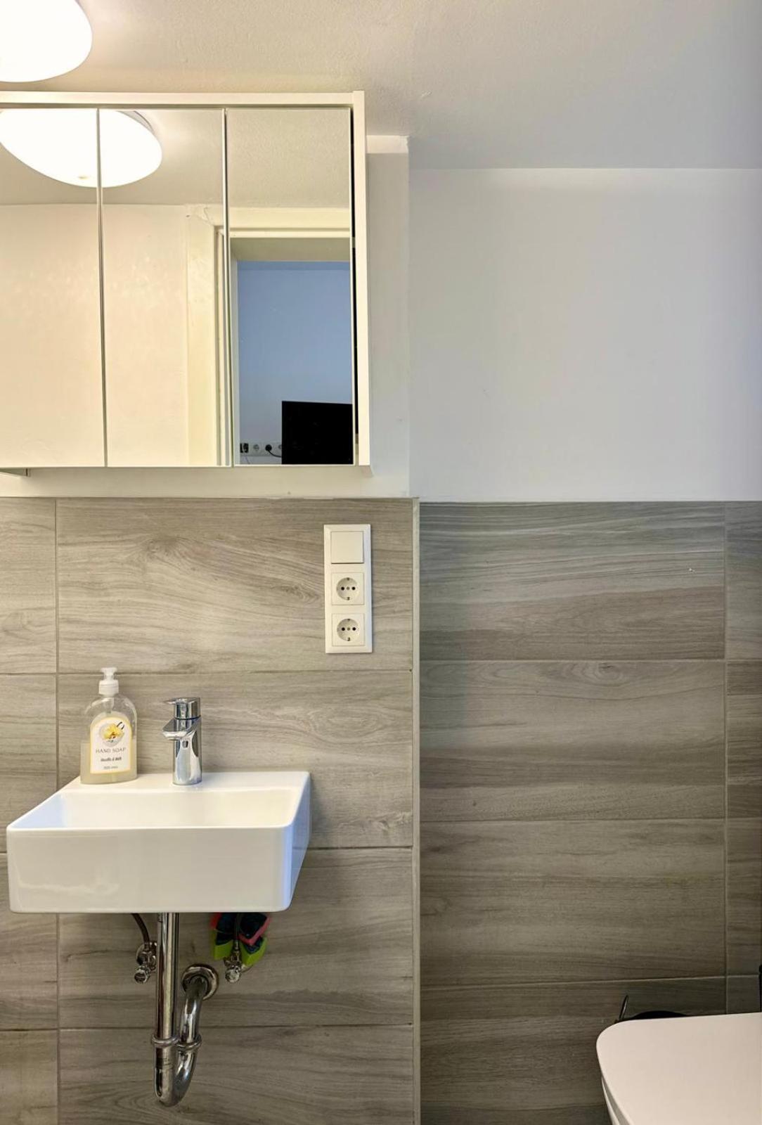 In - Ruhige Lage Mit Bester Anbindung Apartment Neumuenster